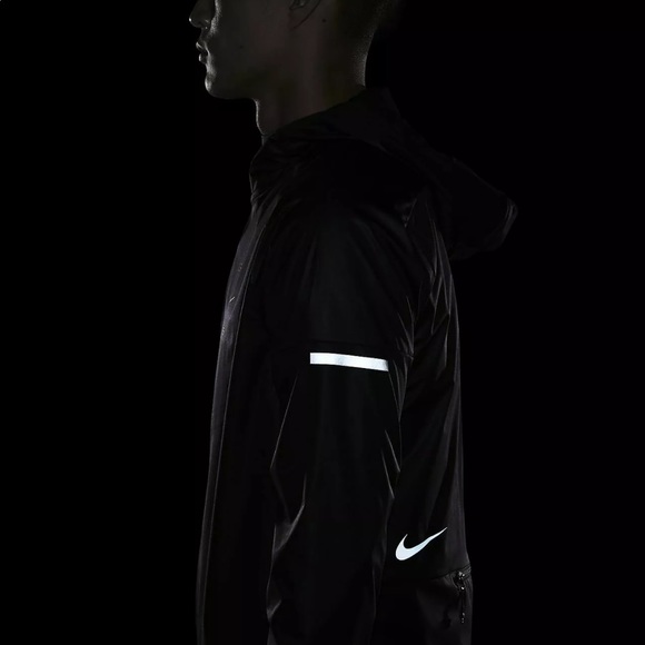 Nike Tech Pack Packable Reflective Running Jacket - Picture 3 of 15